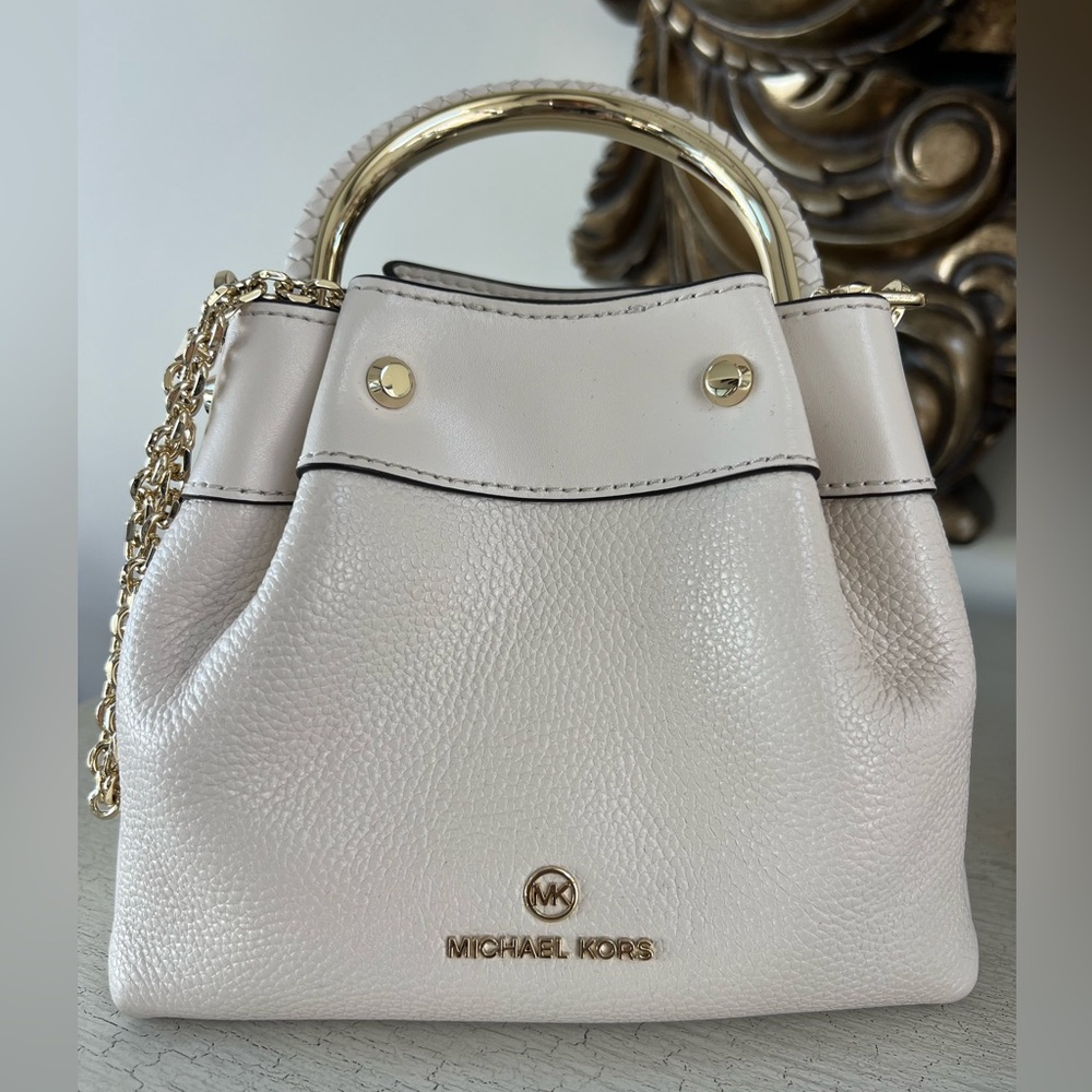 Very cute Handbag, practically new!